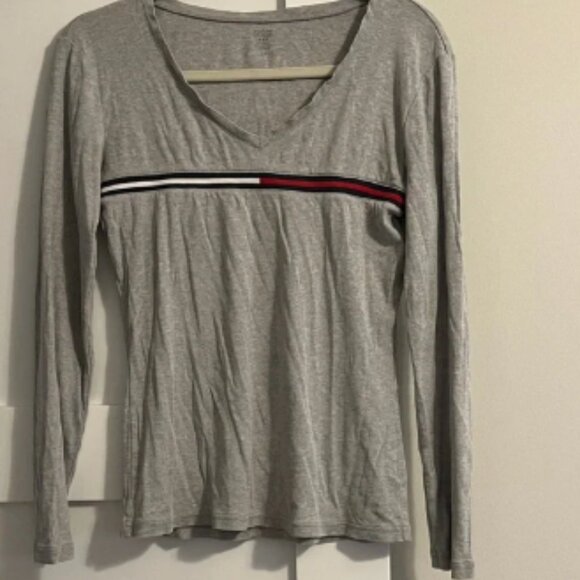 Tommy Hilfiger Gray V-Neck Long Sleeve Top - Picture 1 of 2